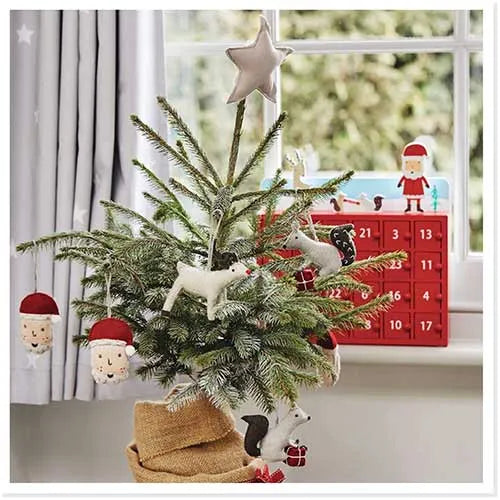 DECORATE YOUR CHILD'S BEDROOM AT CHRISTMAS