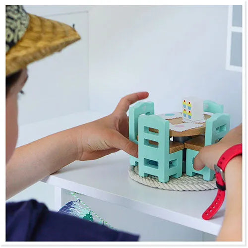 TRANSFORM A BOOKCASE INTO A DOLLS' HOUSE - PART III