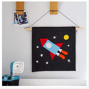 AN OUT OF THIS WORLD SPACE WALL BANNER - FUN CRAFTS FOR KIDS