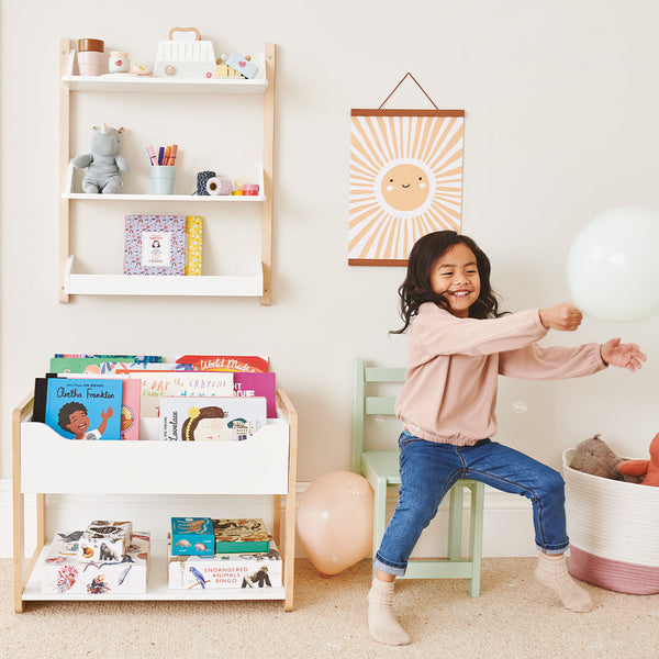 Beanstalk Toddler Front-Facing Bookcase in White	